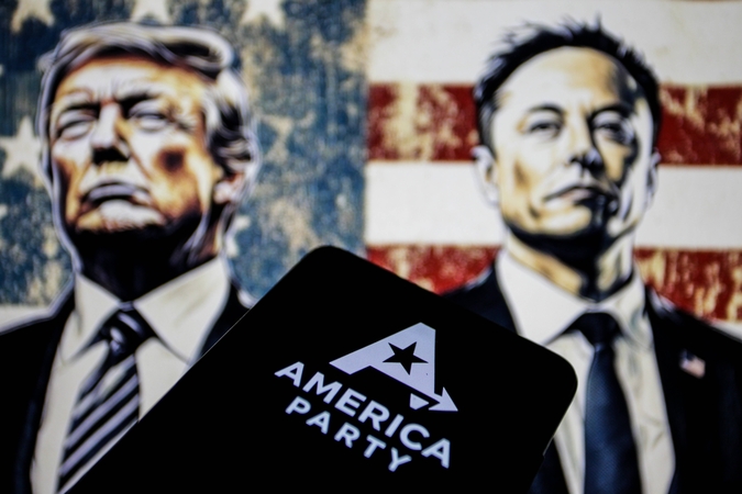 Trumpas išjuokė Muską už naujos politinės partijos kūrimą