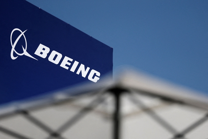 „Boeing“ darbuotojai grasina streikuoti naikintuvų gamyklose