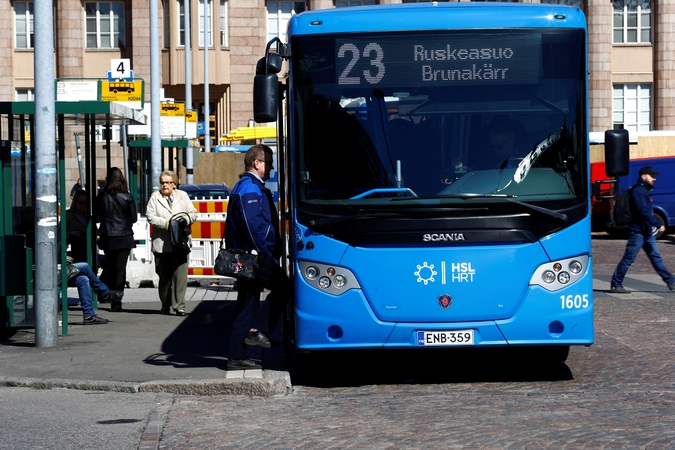 Neblaivus suomis pavogė autobusą, spėjo pavėžėti ir keleivių