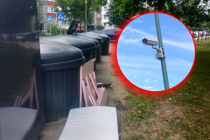 Įpročiai: vaizdo kameros jau stebi kai kuriuos miesto konteinerius, tačiau klaipėdiečiai ir toliau šiukšles krauna šalia. Taip vakar atrodė konteineriai prie vieno I. Simonaitytės gatvės daugiabučio.