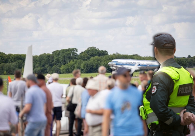 Iškalbingas pareigūno portretas: tarnyboje persekioja neblaivius pažeidėjus, po jos pats tokiu tampa