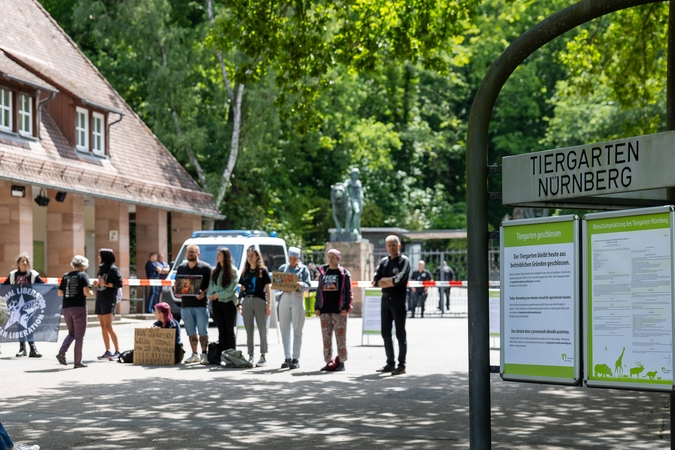 Zoologijos sodas Vokietijoje dėl vietos stygiaus nugalabijo 12 sveikų pavianų