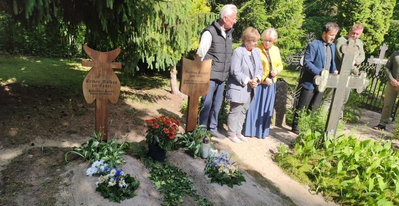 Tradicija: pagal seną paprotį per kapinių šventę Kisinių kapinaitėse buvo giedamos giesmės.