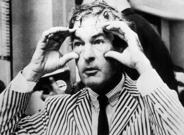 Guru: T. Leary’is buvo spalvinga bei įdomi asmenybė, garsiai ir atvirai protegavusi idėją, kad nuoseklus LSD bei kitų haliucinogenų vartojimas gali pagerinti žmonijos egzistenciją. 