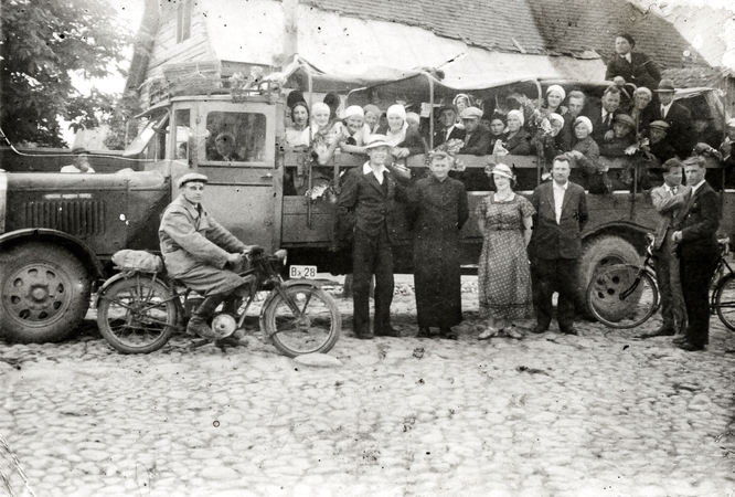 Auksarankiai: 1924 m. didelė dalis autobusų korpusų buvo gaminami Kauno stalių dirbtuvėse.
