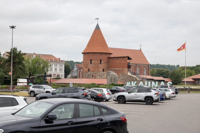 Neliks: prie Kauno pilies bus panaikinta antžeminė automobilių stovėjimo aikštelė ir įrengta požeminė.
