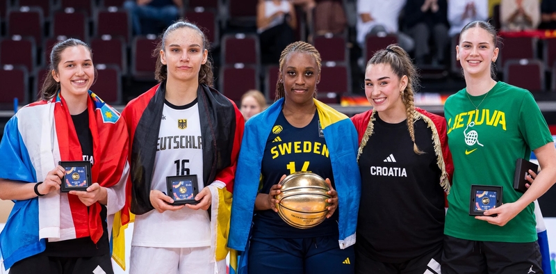  Lyderės: į jaunių (iki 18 metų) merginų Europos čempionato B diviziono simbolinį penketą išrinktos (iš kairės) L. Bilič, C. Bielefeld, S. Kalenga, L. Vukič ir G. Galvanauskaitė.