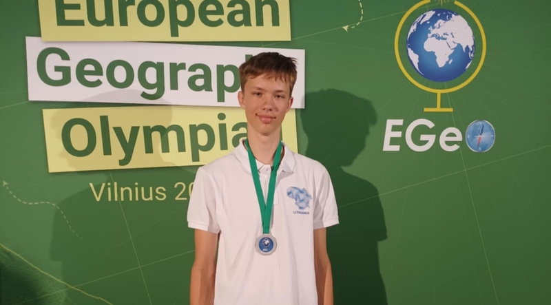 Laimėjo: S. Dacho progimnazijos mokinys M. Stankūnas dalyvavo 11-oje Europos šalių geografijos olimpiadoje ir parsivežė sidabro medalį.