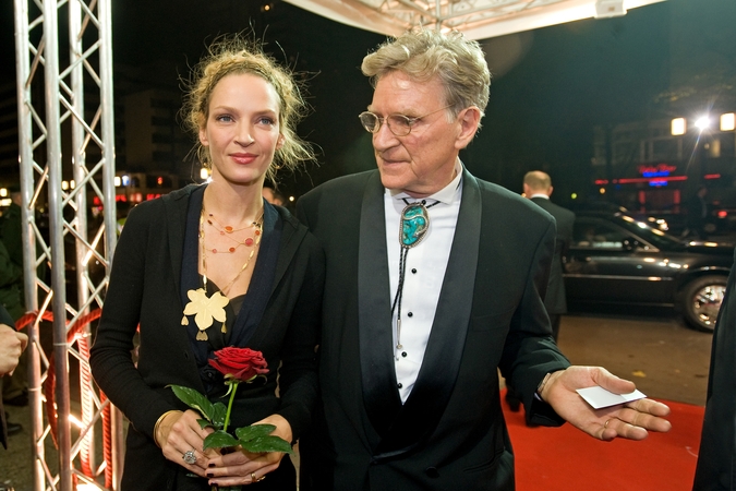 Karma: dažnas čionykštis kino teatrų lankytojas ir televizijos žiūrovas apie tai veikiausiai nėra girdėjęs, tačiau Holivudo aktorės Umos Thurman tėvas Robertas yra žinomas mokslininkas, savo gyvenimą paskyręs Tibeto budizmo tyrinėjimui.