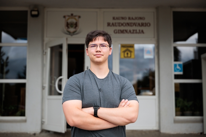 Rezultatai: D. Ostrauskas Raudondvario gimnaziją baigė idealiai išlaikydamas visus egzaminus. 