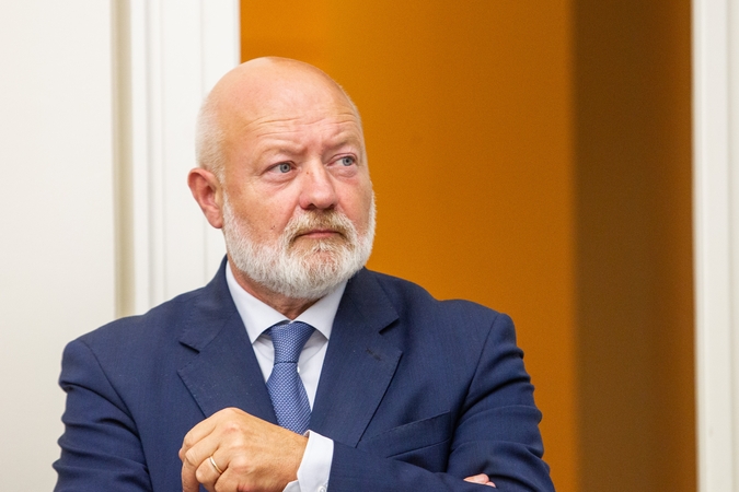 Reakcija: viešai prezidento per patarėją iškoneveiktas signataras E. Gentvilas tvirtino neketinąs ieškoti „riebaus atsakymo“. 