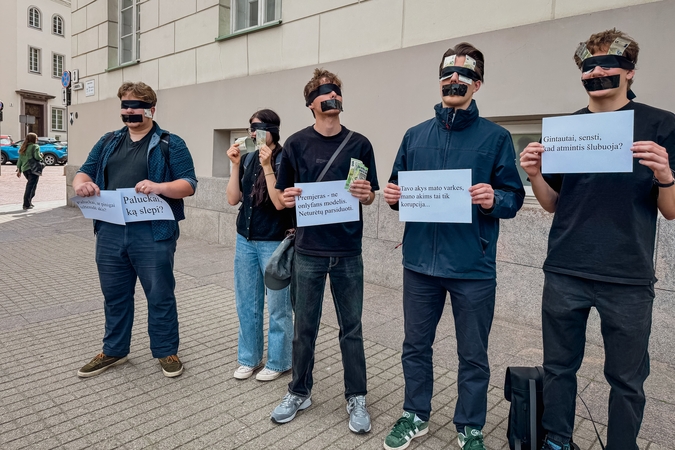 Prie Prezidentūros – netikėtas protestas