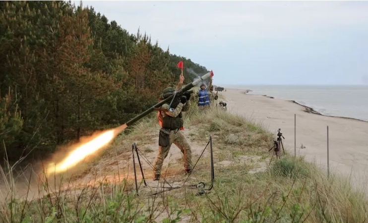 Lietuvą pasiekė naujos lenkiškos raketos „Grom“