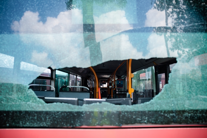 Vilniuje, kaip įtariama, apšaudyti 25 miesto autobusai