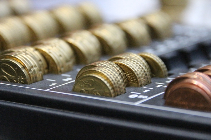 Euras atsitraukia nuo 2021 metų aukštumų
