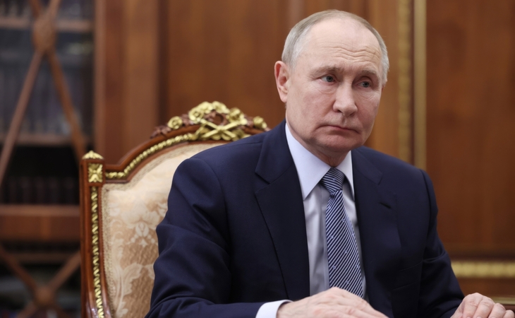 Vladimiras Putinas pasirašė įstatymą, kuriuo bus baudžiama už „ekstremistinio“ turinio paieškas