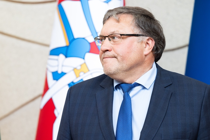 Kardinolas: sveikatos priežiūros specialistai teigia, kad Vyriausybė prieš privačią mediciną nusistatė ne be E. Navicko pastangų.