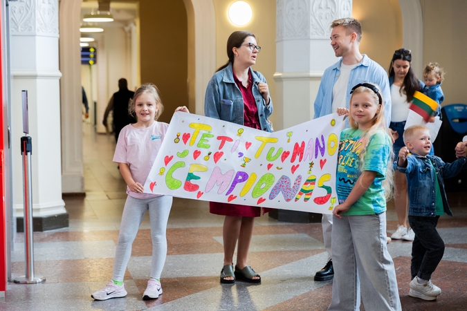Į Lietuvą grįžo U16 krepšinio rinktinė