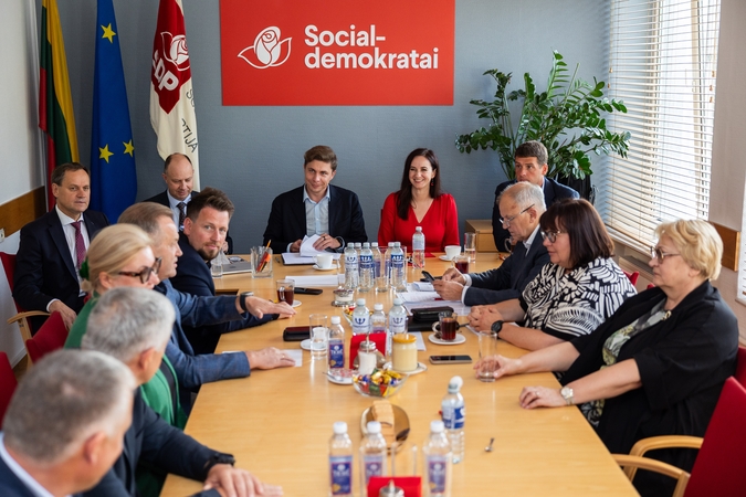 LSDP susitiko su „Nemuno aušra“ ir „Lietuvos valstiečių ir žaliųjų sąjunga“