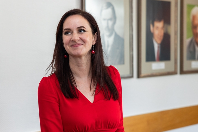 Išskirtinumas: socialdemokratų į premjerus pasirinkta I. Ruginienė tarp penkiolikos pirmtakų – trečia moteris, šešta pagal jaunumą ir viena iš turinčių mažiausiai politinės patirties.