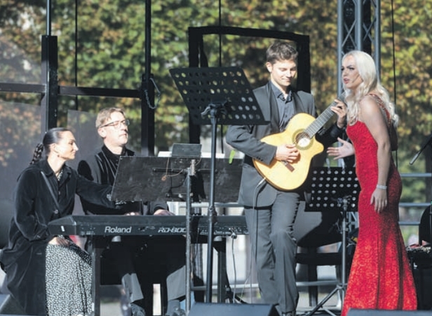 Miestiečiams: festivalio „Operetė Kauno pilyje“ organizuojamas koncertas Miesto sode tapo nebeatsiejamas nuo Rugsėjo 1-osios šventinių tradicijų.