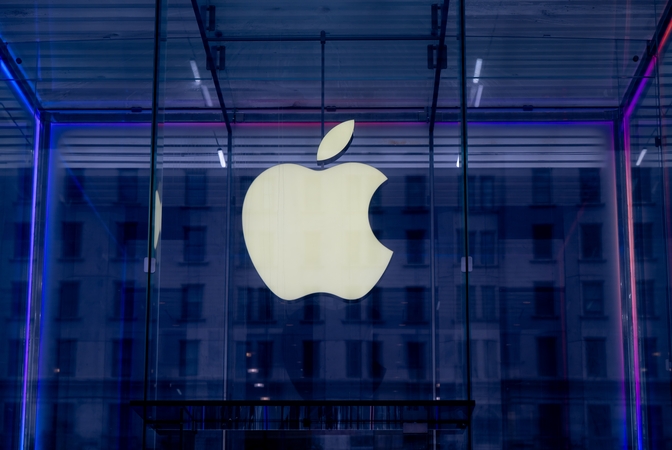 „Apple“ paskelbė JAV investuosianti dar 100 milijardų dolerių