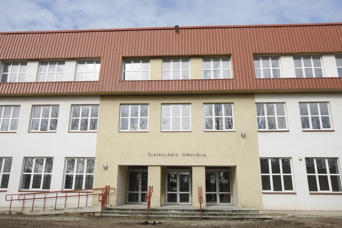 Investicijos: tai, kad „Žaliakalno“ gimnazija sulaukė 1,7 mln. eurų investicijų, byloja faktą, kad Lietuvoje rusakalbių mokykloms yra skiriamas didelis dėmesys.