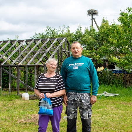 Globėjai: per vasarą Alvydas ir Irena gandrams sumaitino 100 kg žuvų.