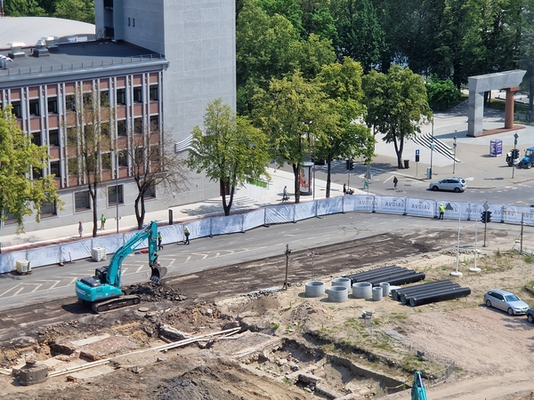 Masalas: rekonstruojama Atgimimo aikštė vis dar traukia istorijos mylėtojų dėmesį.