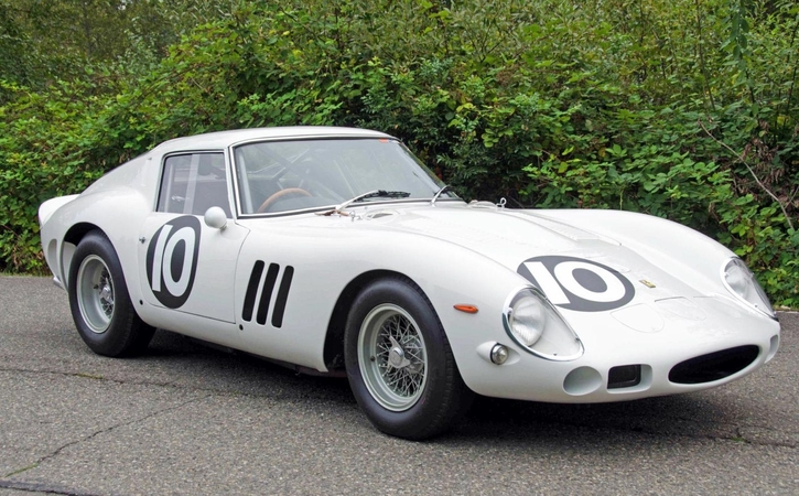 Istorija: „Ferrari 250 GTO Bianco Speciale“ yra vairavęs legendinis G. Hillas.
