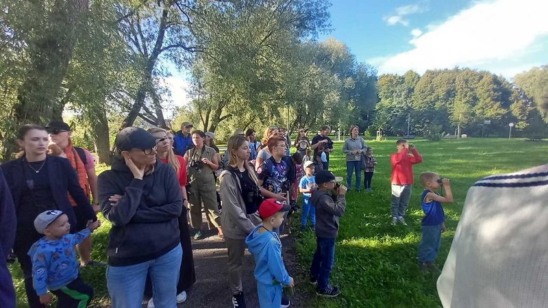  Edukacija: Malūno parke klaipėdiečiai mokėsi atpažinti paukščius iš jų giesmių, sparnų formų bei nuotraukų.