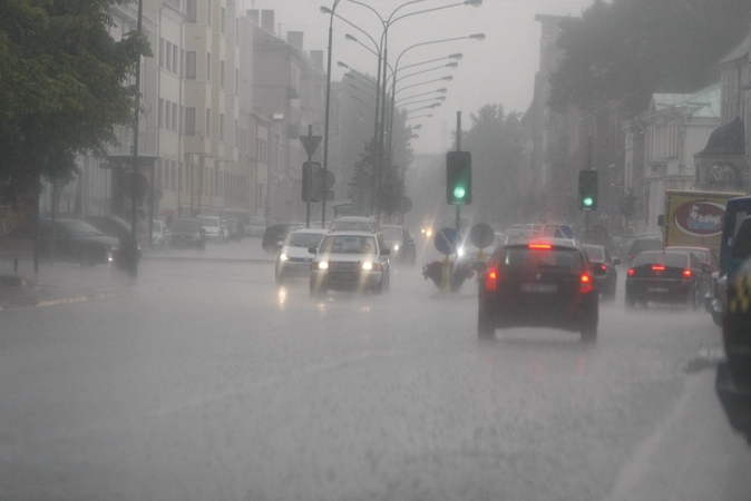 Pasekmės: audros, perkūnas ir kiti gamtos reiškiniai šiuo metu daug kam sukelia baisių asociacijų.