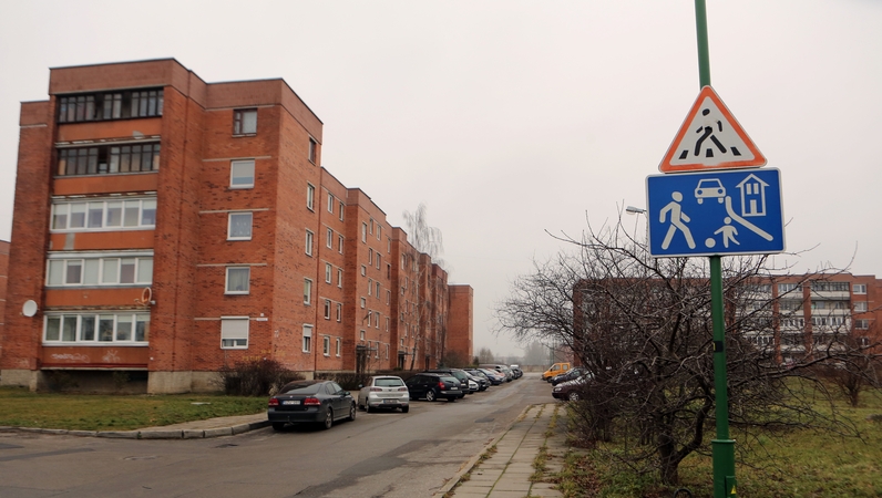 Tendencija: kelio ženklo „Gyvenamoji zona“ paiso ne visi vairuotojai, kai kurie tyčia viršija greitį.