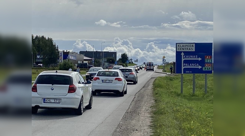Jungtis: šalia Klaipėdos gyvenantys žmonės skundžiasi spūstimis, tačiau problemą iš esmės pavyktų išspręsti tik iki uostamiesčio nutiesus keturių eismo juostų kelią.