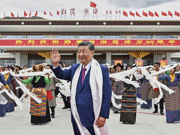 Xi Jinpingas per retą vizitą Tibete kalba apie regiono plėtrą ir etninę vienybę