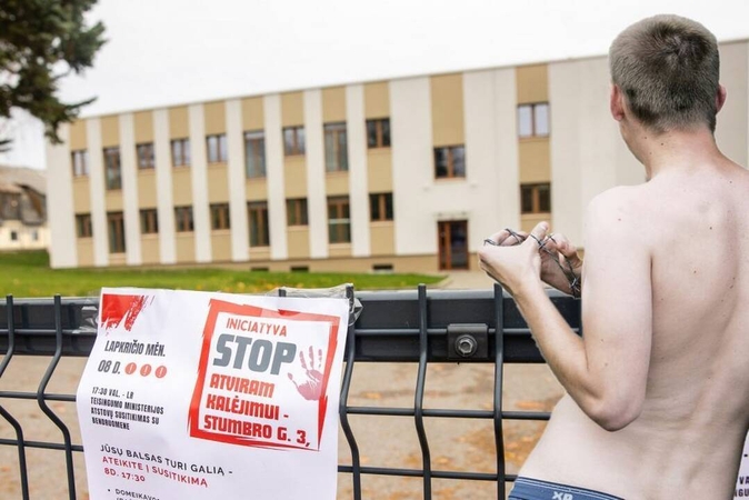 Pusiaukelės namai toliau kelia aistras Domeikavoje: nusikaltimų statistika – iškalbinga