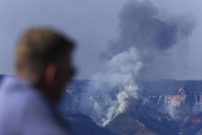 JAV Didžiajame Kanjone jau mėnesį siautėja gaisras