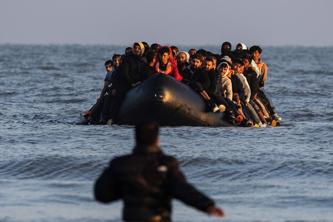 Londonas ir Paryžius mėgins stabdyti neteisėtą migraciją per Lamanšą