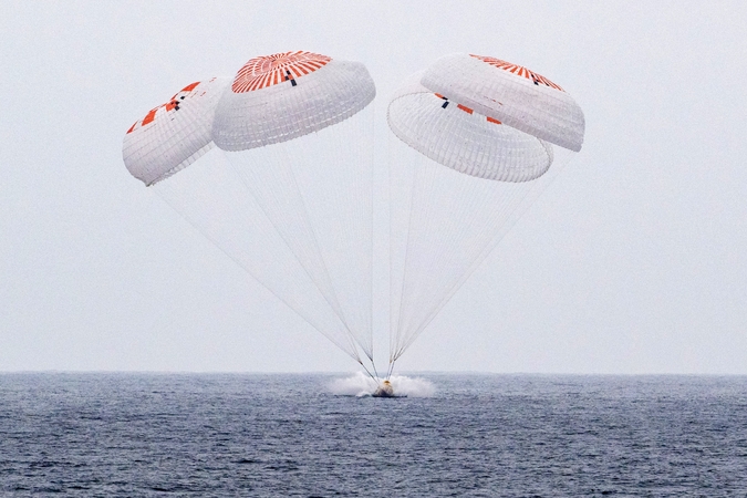 Po penkių mėnesių darbo TKS į Žemę grįžo keturi astronautai