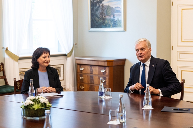 Jūratė Zailskienė (kairėje) ir Gitanas Nausėda