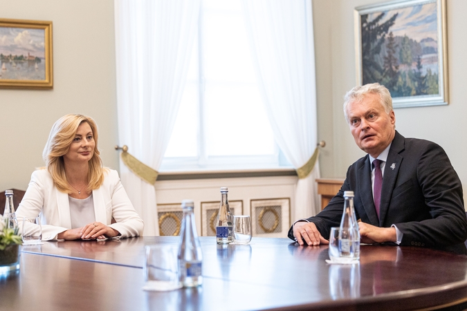 Rita Tamašunienė (kairėje) ir Gitanas Nausėda
