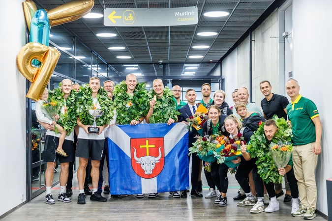 Į Lietuvą grįžo Europos čempione tapusi Lietuvos 3x3 vyrų krepšinio rinktinė.