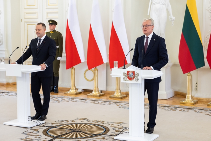 Karolis Nawrockis (kairėje) ir Gitanas Nausėda