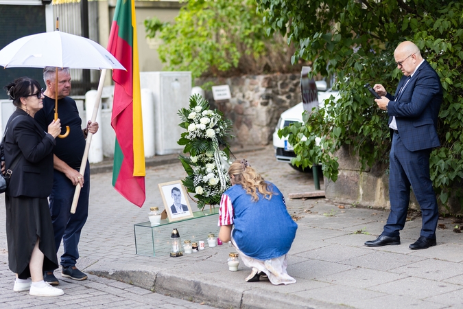 Pusšimtis žmonių Vilniuje pagerbė Charlie Kirką