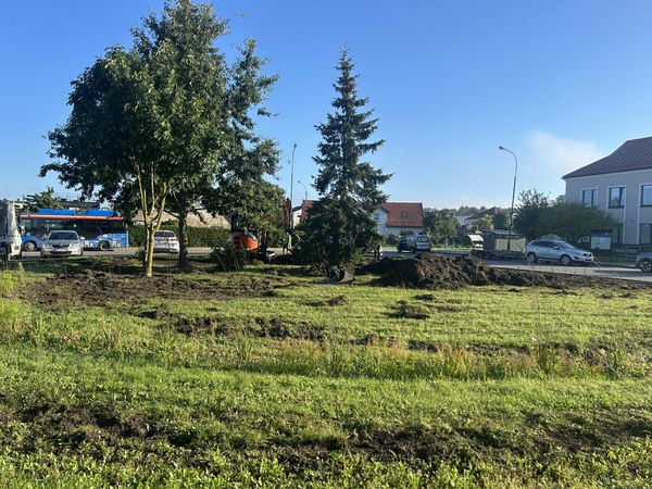 Pirmosios Melnragės žiedinės sankryžos atnaujinimo darbai.