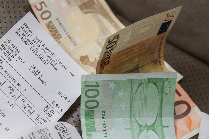 Seime – dar keli „čekutininkai“: mokesčių mokėtojai mokėjo net už įdegio kremą