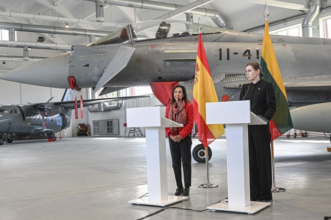 Margarita Robles Fernández (kairėje) ir Dovilė Šakalienė