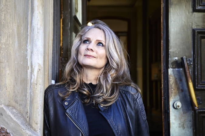 Patirtis: M. Herngren – žinoma švedų rašytoja, žurnalistė, buvusi „Elle“ žurnalo vyriausioji redaktorė – iš viso parašė tris romanus, kuriuose pasakojamos dramatiškos šeimos santykių istorijos.