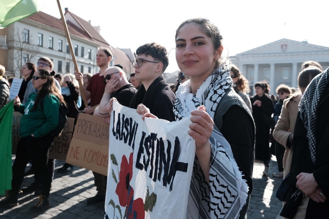 Visiems: „Vieną dieną kiekvienas šios žemės gyventojas, nesvarbu, musulmonas, krikščionis ar žydas, turės lygias teises“, – įsitikinusi N. Al-Mawed.