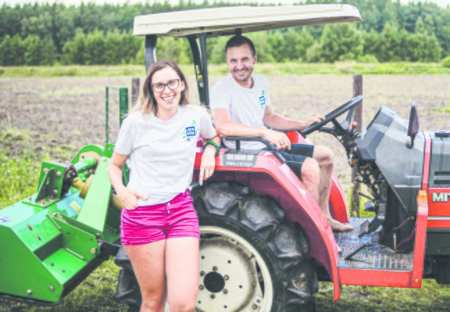 Plotai: Tadas ir Agnė Čekanavičiai savo ūkyje augina 2,8 ha valgomųjų sausmedžių.